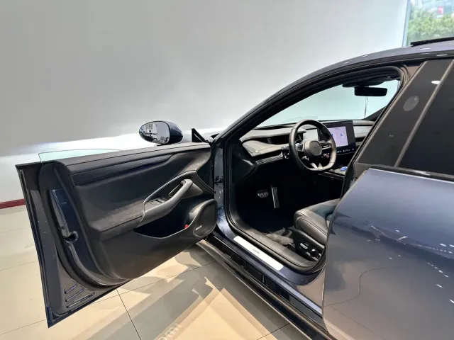 Xiaomi SU7 — Фото автомобиля 8
