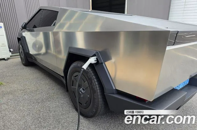 Tesla Cybertruck — Фото автомобиля 11