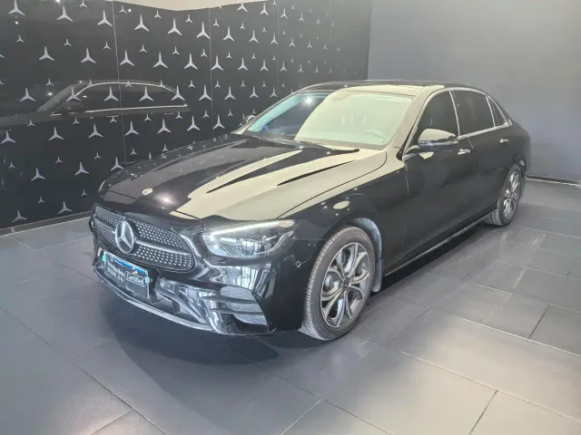 Фотография автомобиля — Mercedes-Benz E-Class