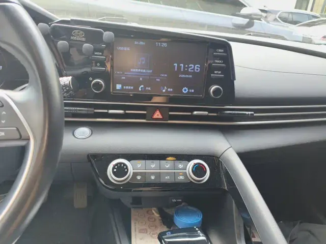 Hyundai Elantra — Фото автомобиля 9