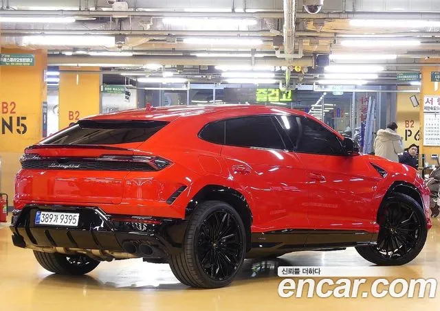 Lamborghini Urus — Фото автомобиля 4