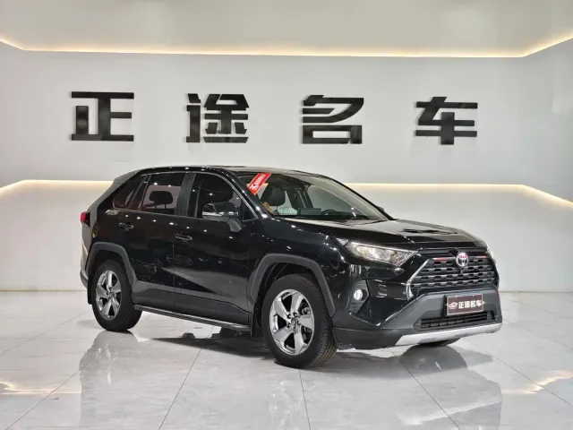Toyota RAV4 — Фото автомобиля 4