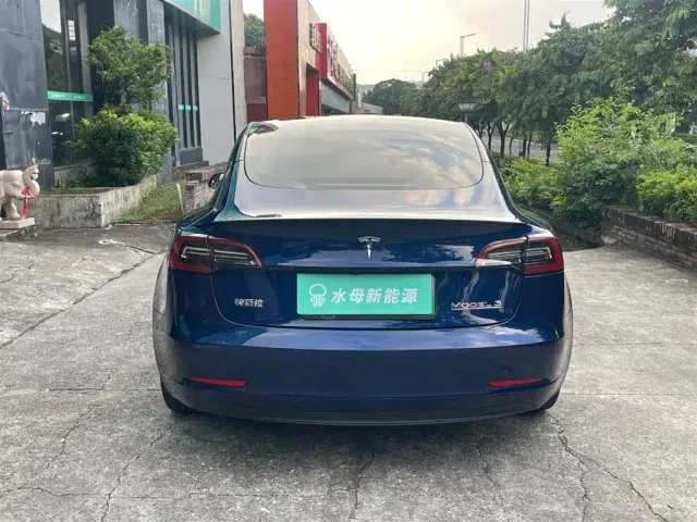 Tesla Model 3 — Фото автомобиля 7