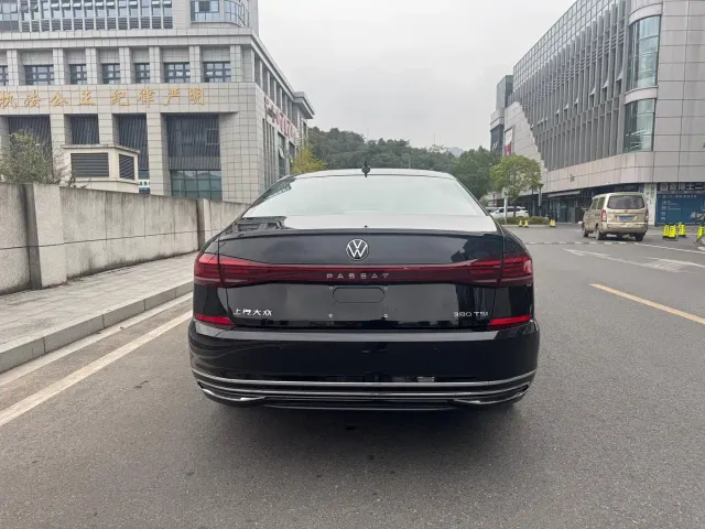 Volkswagen Passat — Фото автомобиля 8