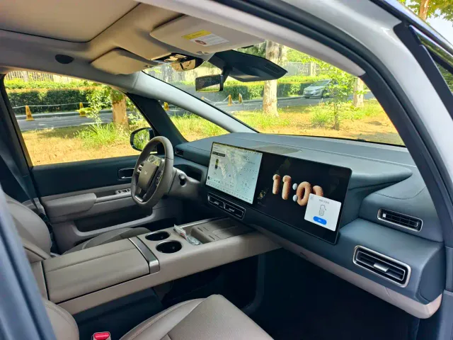 Li Auto MEGA — Фото автомобиля 11