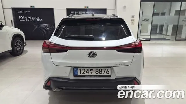 Lexus UX — Фото автомобиля 4