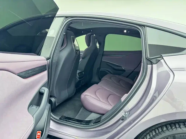 Xiaomi SU7 — Фото автомобиля 16