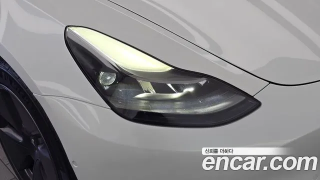Tesla Model 3 — Фото автомобиля 7