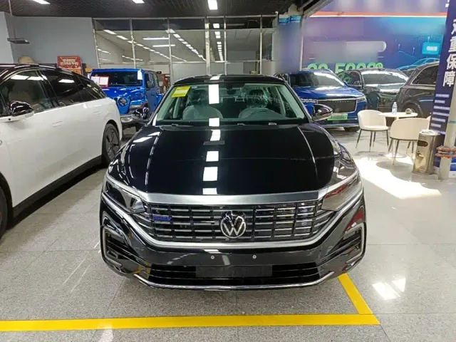 Volkswagen Passat — Фото автомобиля 2