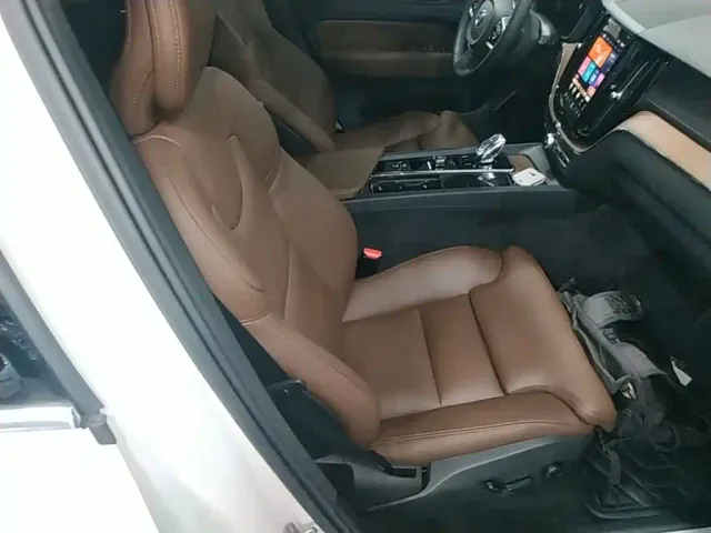 Volvo XC60 — Фото автомобиля 24