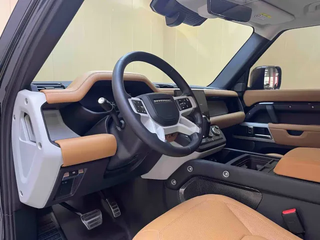 Land Rover Defender — Фото автомобиля 10