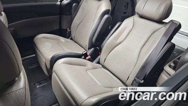 Kia Carnival Generation 4 — Фото автомобиля 30