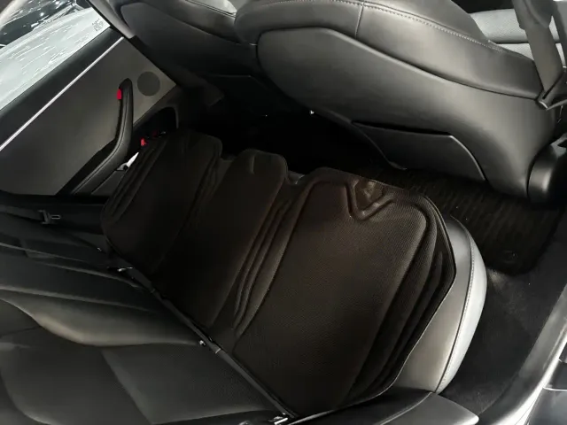 Tesla Model 3 — Фото автомобиля 10