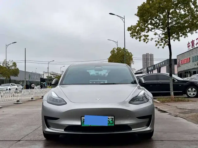 Tesla Model 3 — Фото автомобиля 2