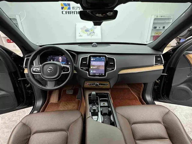 Volvo XC90 — Фото автомобиля 11