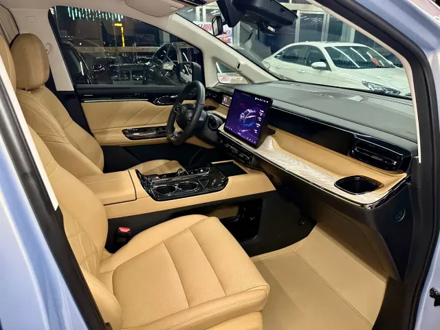 GAC Trumpchi E8 — Фото автомобиля 12