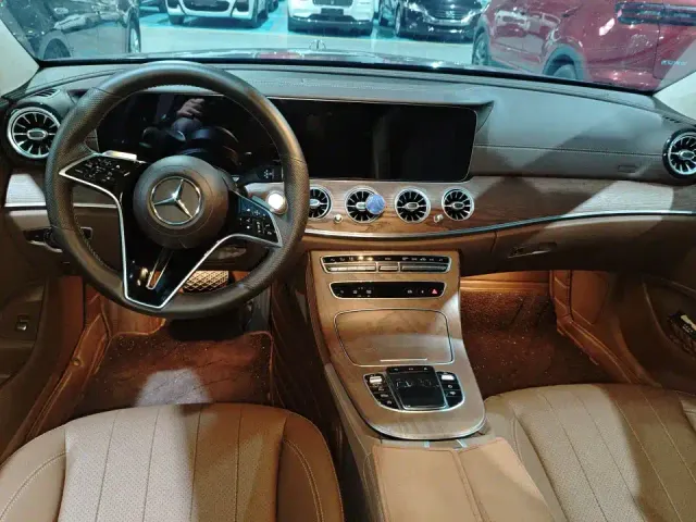 Mercedes-Benz E-Class — Фото автомобиля 2