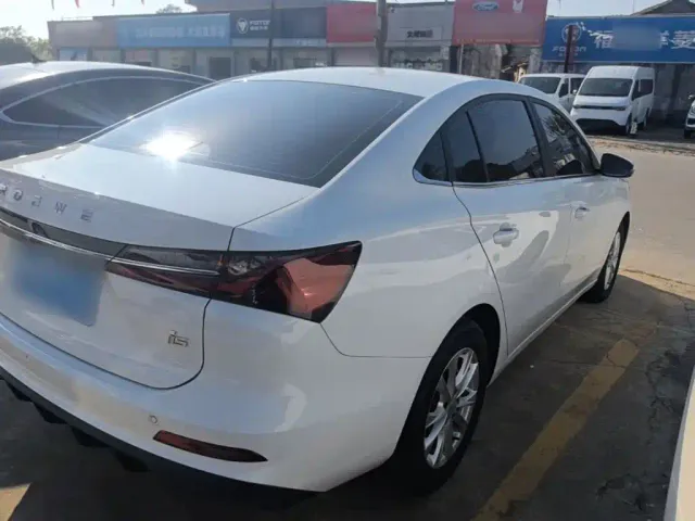 Roewe i5 — Фото автомобиля 6