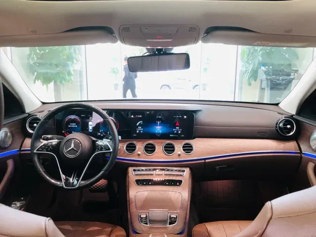 Mercedes-Benz E-Class — Фото автомобиля 4