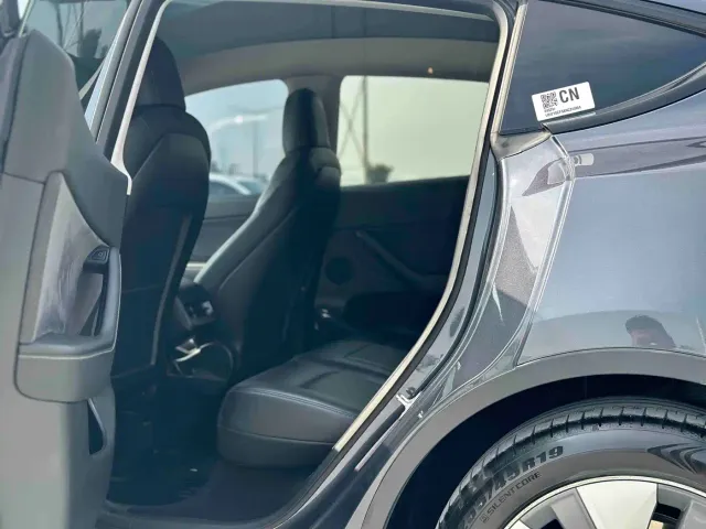 Tesla Model Y — Фото автомобиля 6