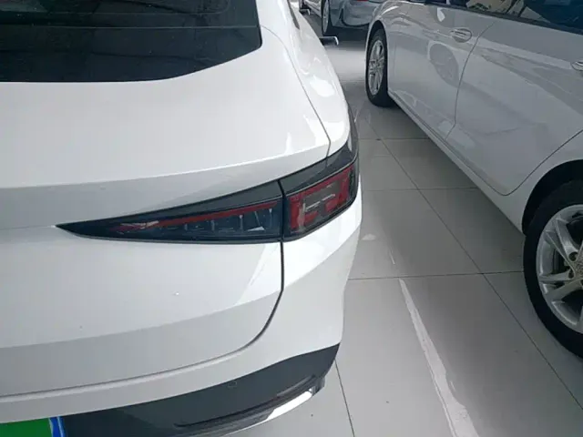 Changan Eado — Фото автомобиля 7