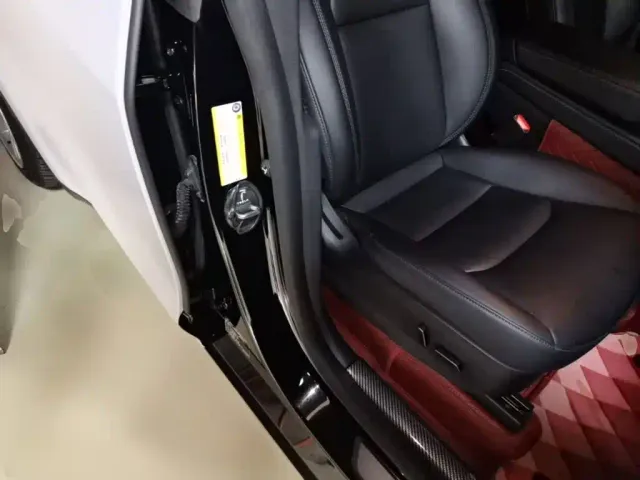 Tesla Model Y — Фото автомобиля 24