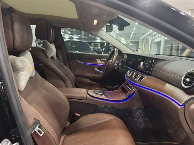 Mercedes-Benz E-Class — Фото автомобиля 20