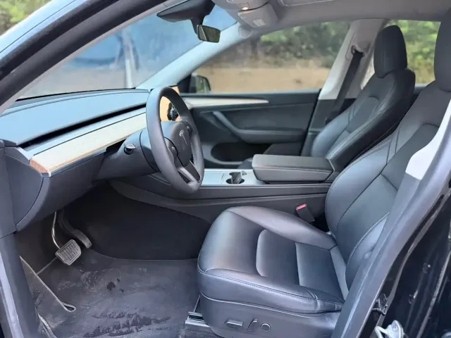Tesla Model Y — Фото автомобиля 4