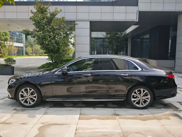 Mercedes-Benz E-Class — Фото автомобиля 4