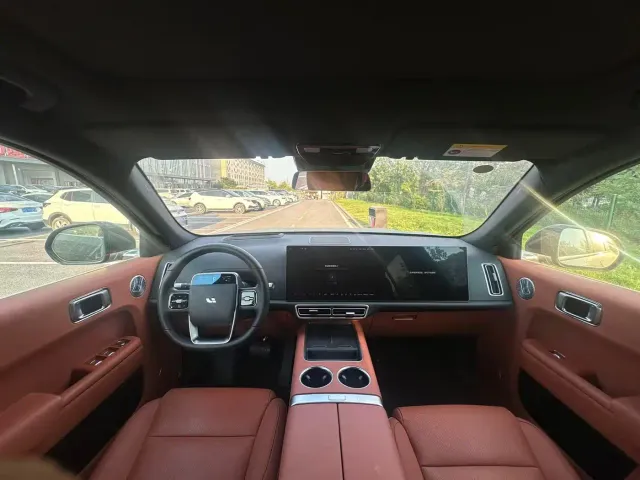 Li Auto L7 — Фото автомобиля 9