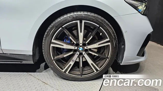 BMW 5-Series 5 серия (G60) 530i xDrive M Sport — Фото автомобиля 21