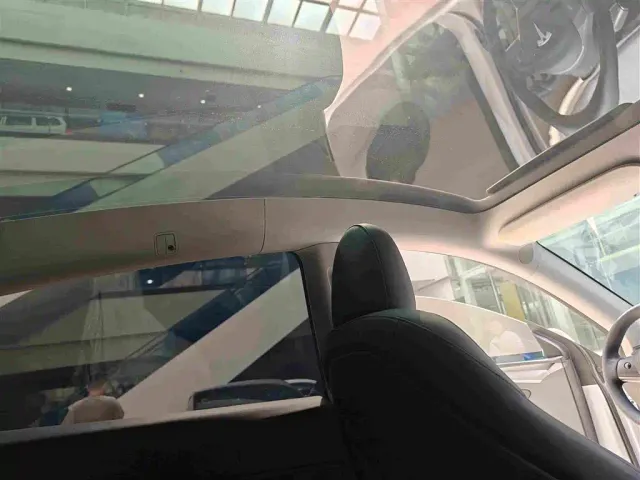 Tesla Model Y — Фото автомобиля 17