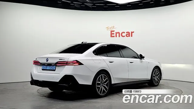 BMW i5 — Фото автомобиля 2