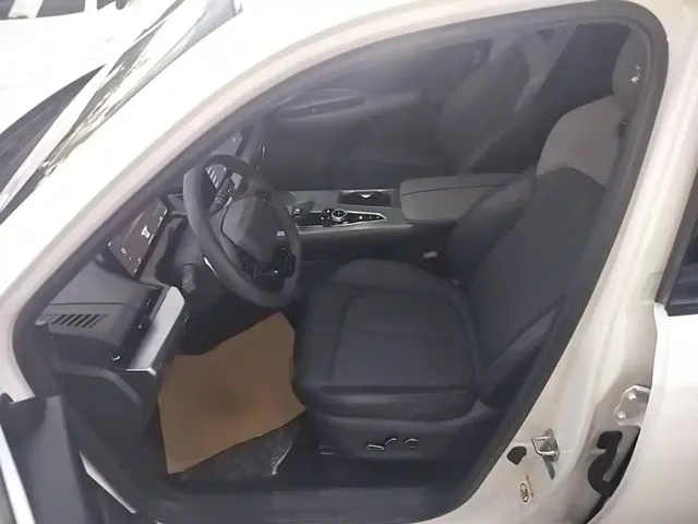 Changan Oshan Z6 EV — Фото автомобиля 15