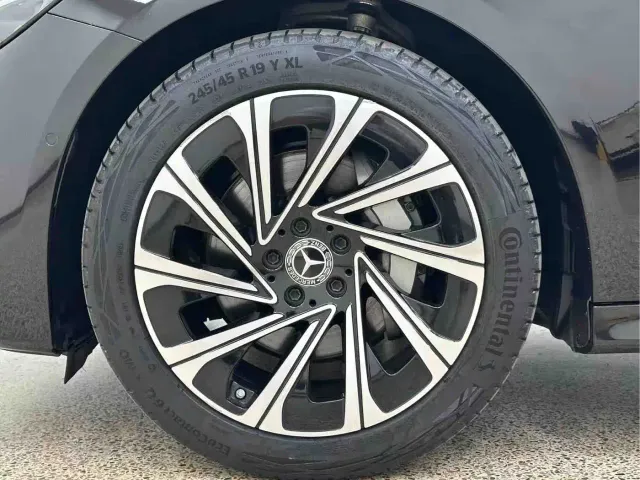 Mercedes-Benz E-Class — Фото автомобиля 5