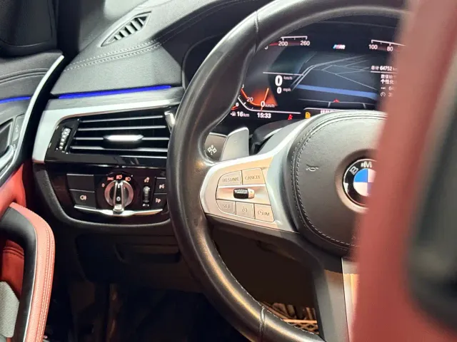 BMW 5 Series — Фото автомобиля 11