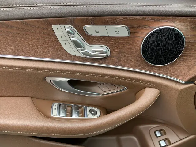 Mercedes-Benz E-Class — Фото автомобиля 22