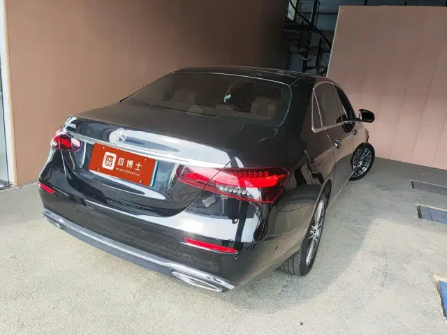 Mercedes-Benz E-Class — Фото автомобиля 4