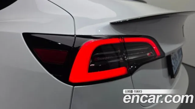Tesla Model 3 — Фото автомобиля 23