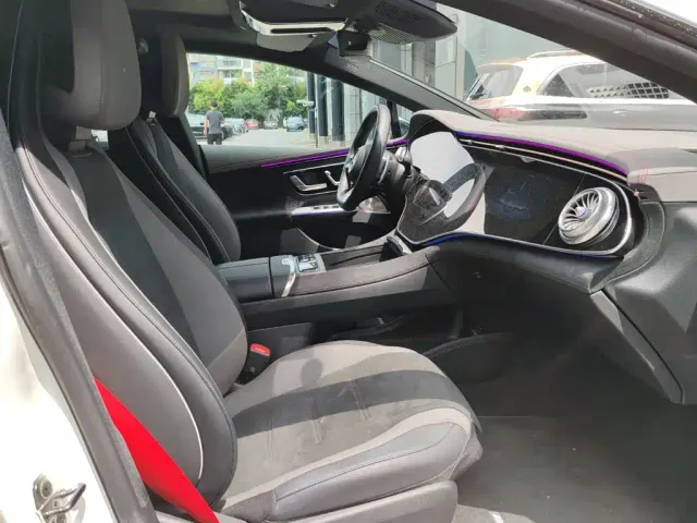 Mercedes-Benz EQE AMG — Фото автомобиля 6