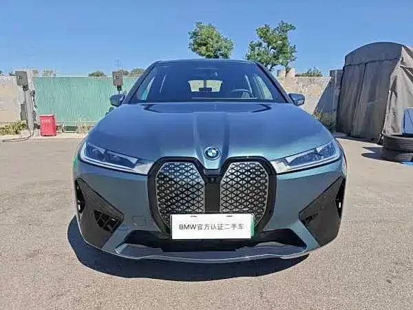 BMW iX — Фото автомобиля 2