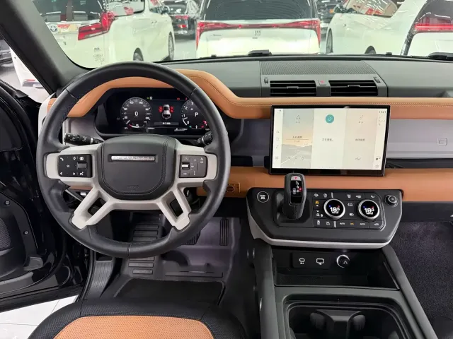Land Rover Defender — Фото автомобиля 7