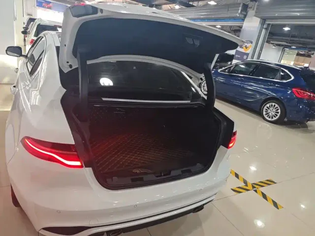 Jaguar XEL — Фото автомобиля 18