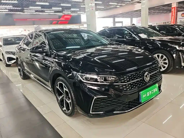 Volkswagen Passat — Фото автомобиля 3
