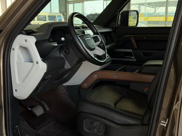 Land Rover Defender — Фото автомобиля 4