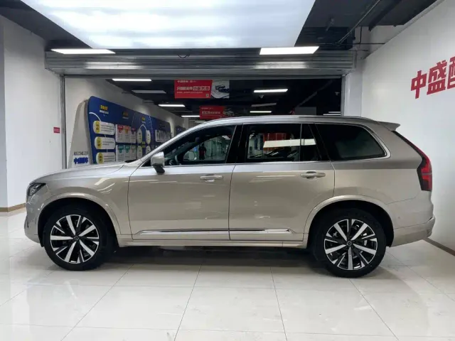 Volvo XC90 — Фото автомобиля 4