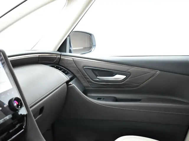 Toyota Alphard — Фото автомобиля 12
