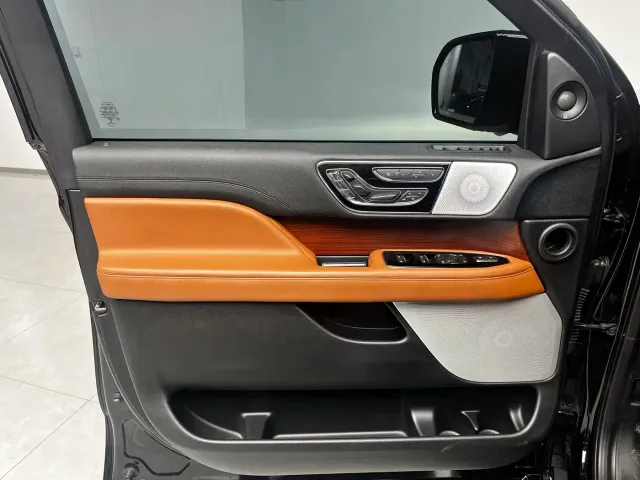 Lincoln Navigator — Фото автомобиля 7