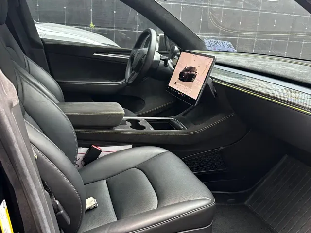 Tesla Model Y — Фото автомобиля 10