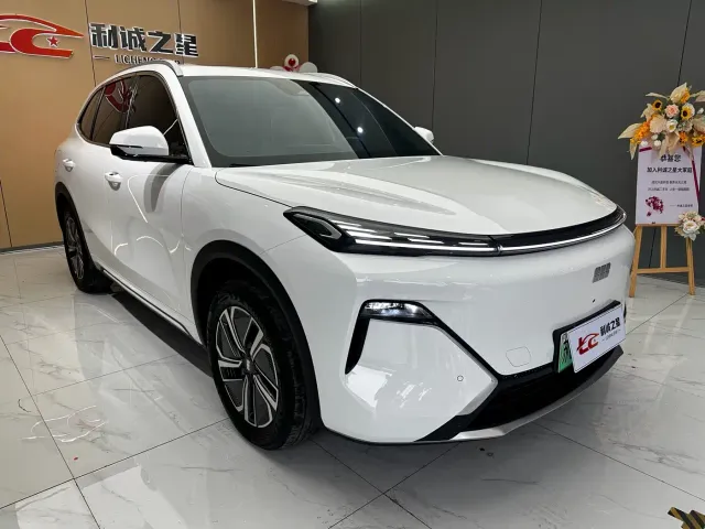 Geely Galaxy Starship 7 EM-i — Фото автомобиля 3